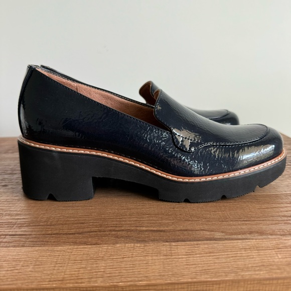 Naturalizer - Women's Cabaret French Navy Blue Patent Heeled Loafer size 7 - Picture 7 of 10